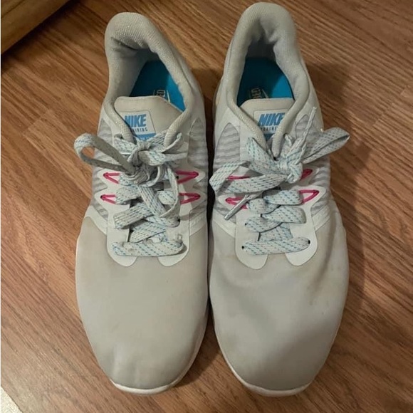 Shoes - Picture 3 of 4